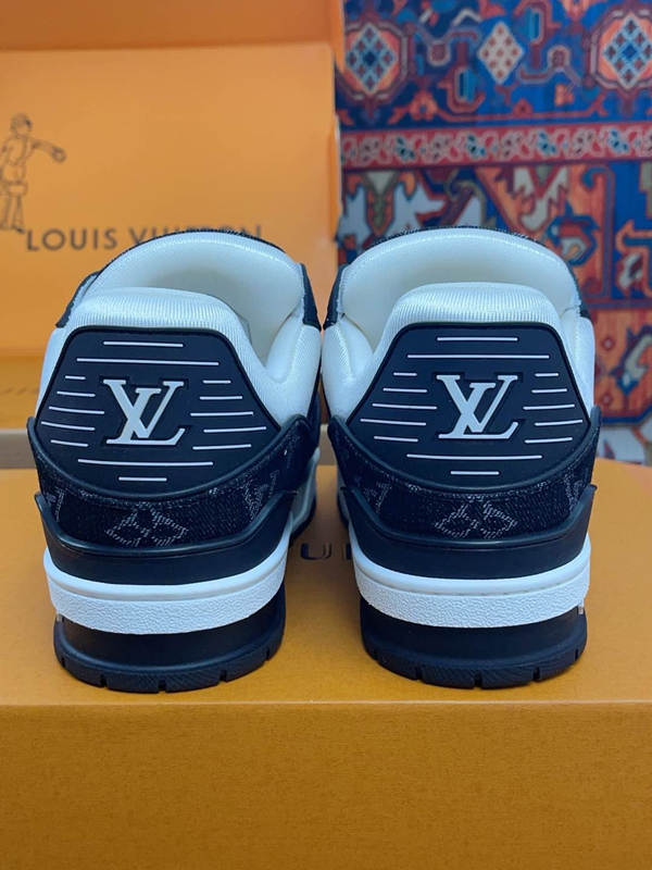 ルイヴィトン靴着用イメージ